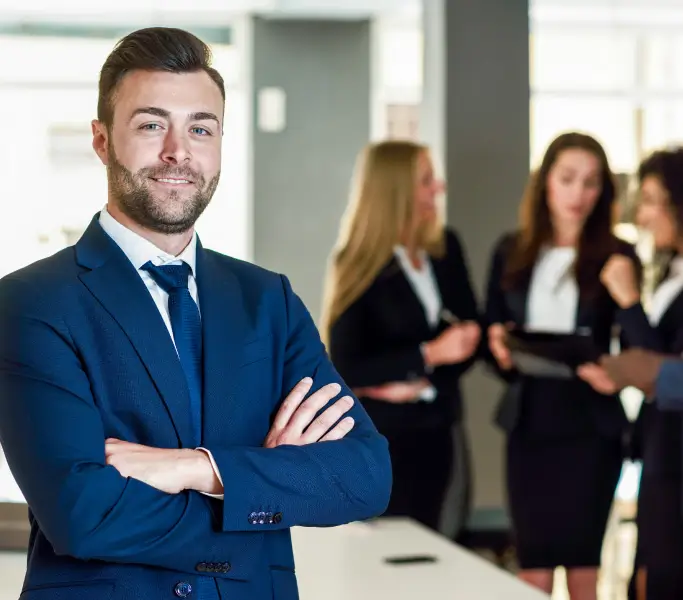 consultor fiscal em escritório representando serviços de assessoria tributária