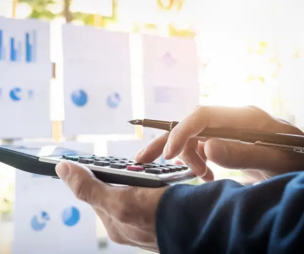 revisão de cálculos e indicadores financeiros para elaboração de balanços e demonstrações contábeis